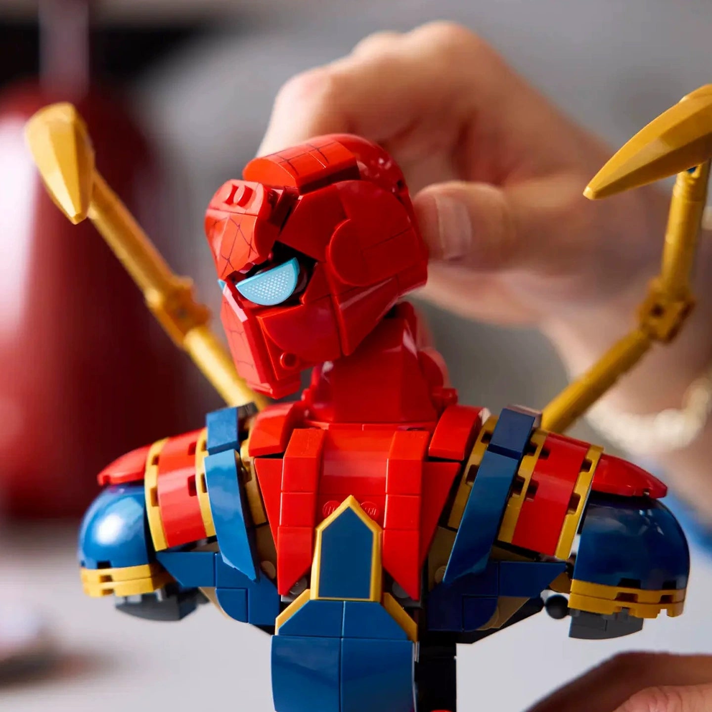 Free Express Shipping :76326 MARVEL Iron Spider-Man Bust Posable Arms Display Minifigure Building Block Toy Set
