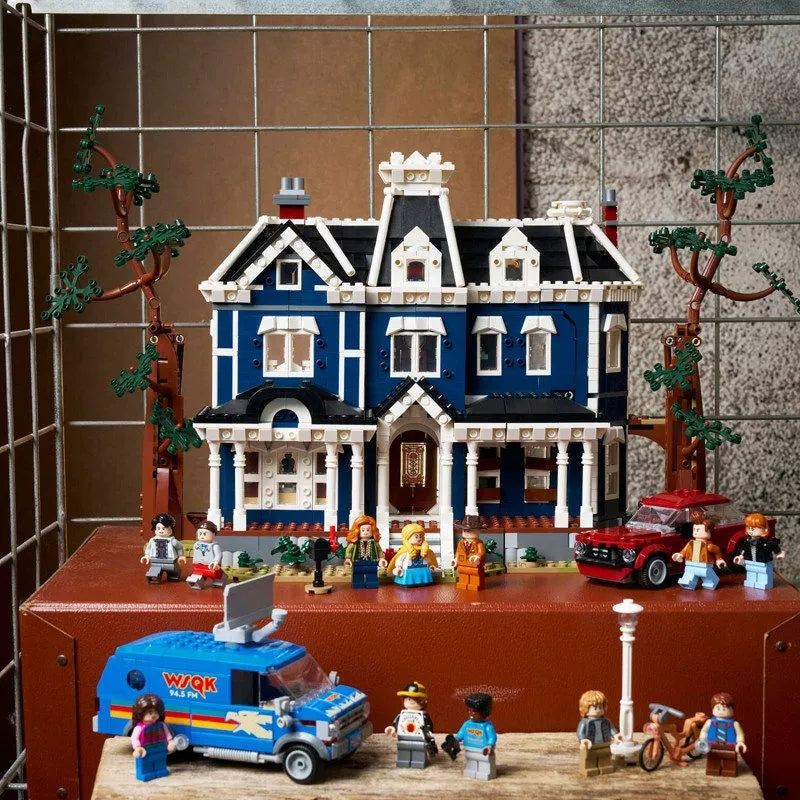 Free Express Shipping :New 11370 Stranger Things - The Creel House Collectors' Building Block Toy Set