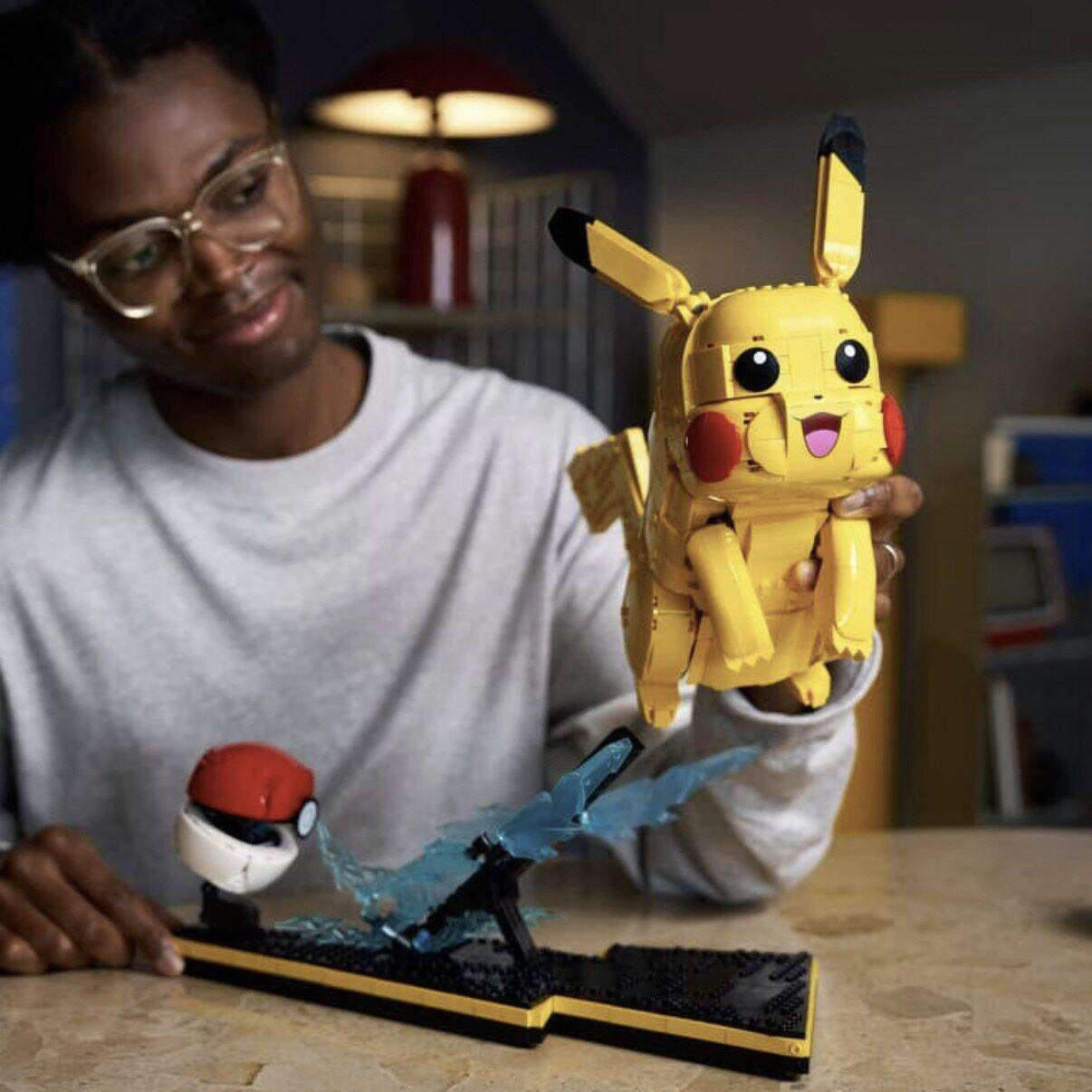 Free Express Shipping :72152 Pokemon Pikachu and Poke Ball Building Block Toy Set
