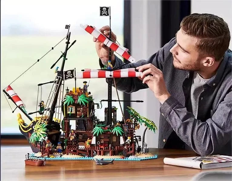 MOC / LEGO New 21322 Ideas: Pirates of Barracuda Bay 2545 PCS Building Toy Set