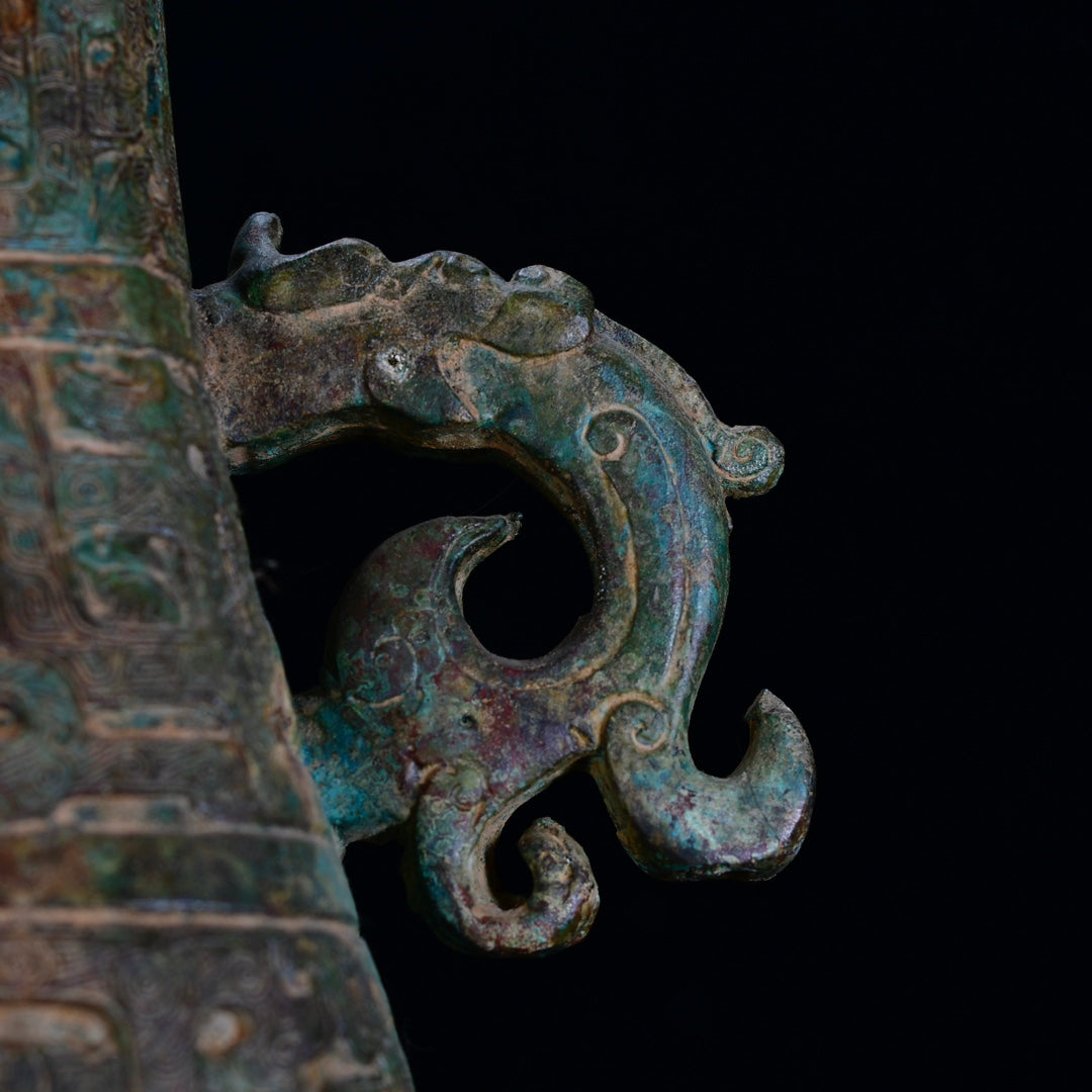 Ancient China Antique Shang Dynasty Bronze Dragon Pattern Vases