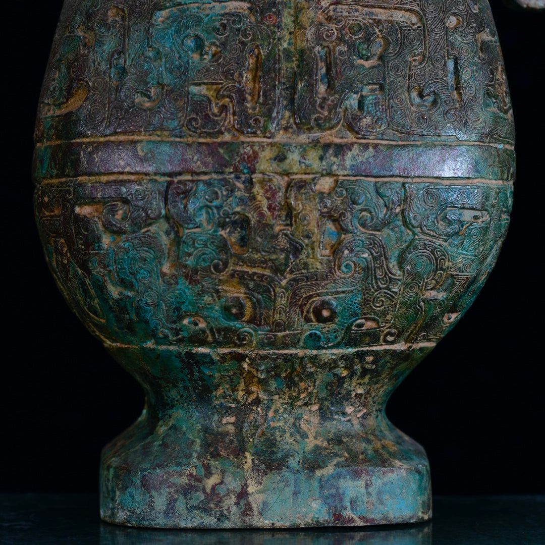 Ancient China Antique Shang Dynasty Bronze Dragon Pattern Vases