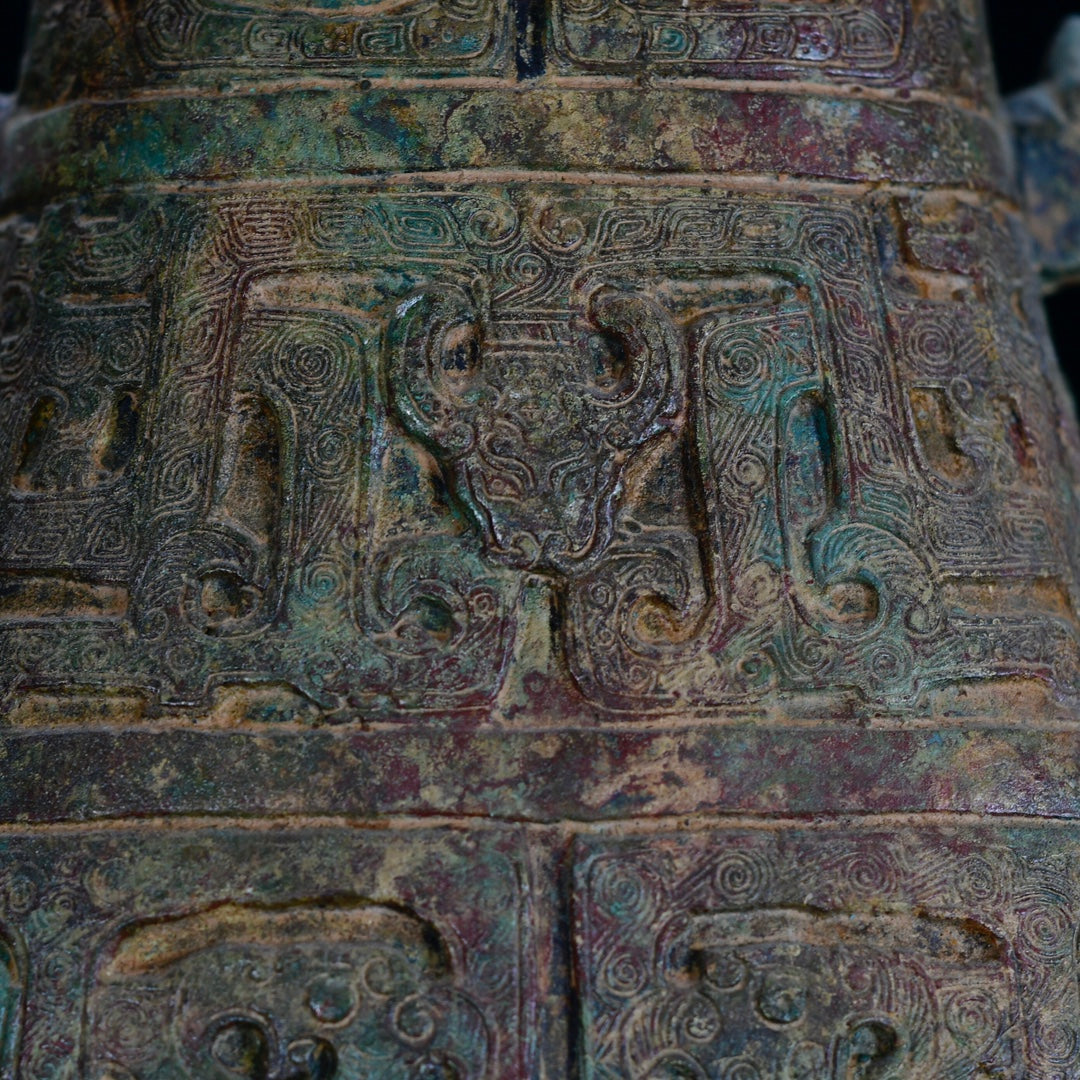 Ancient China Antique Shang Dynasty Bronze Dragon Pattern Vases
