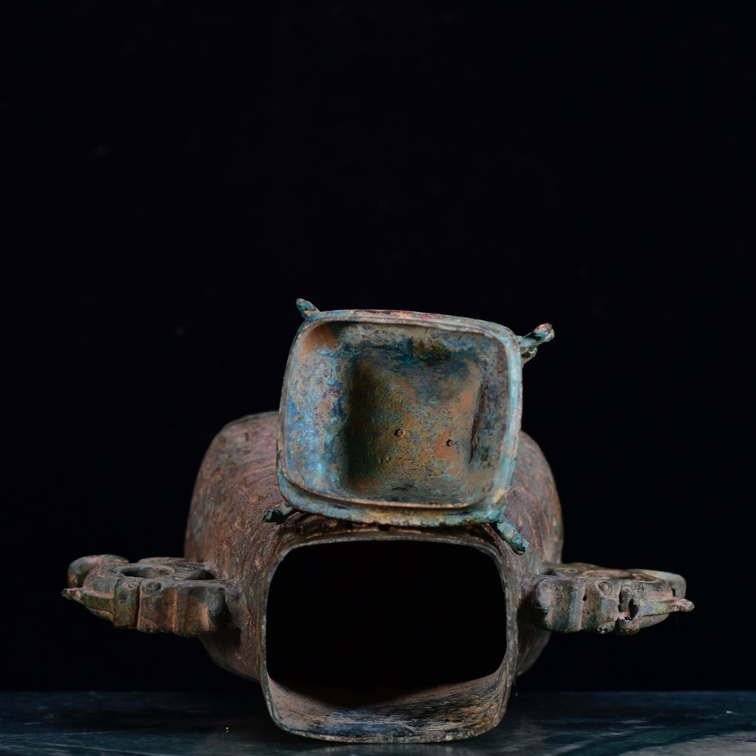 Ancient China Antique Shang Dynasty Bronze Dragon Pattern Vases