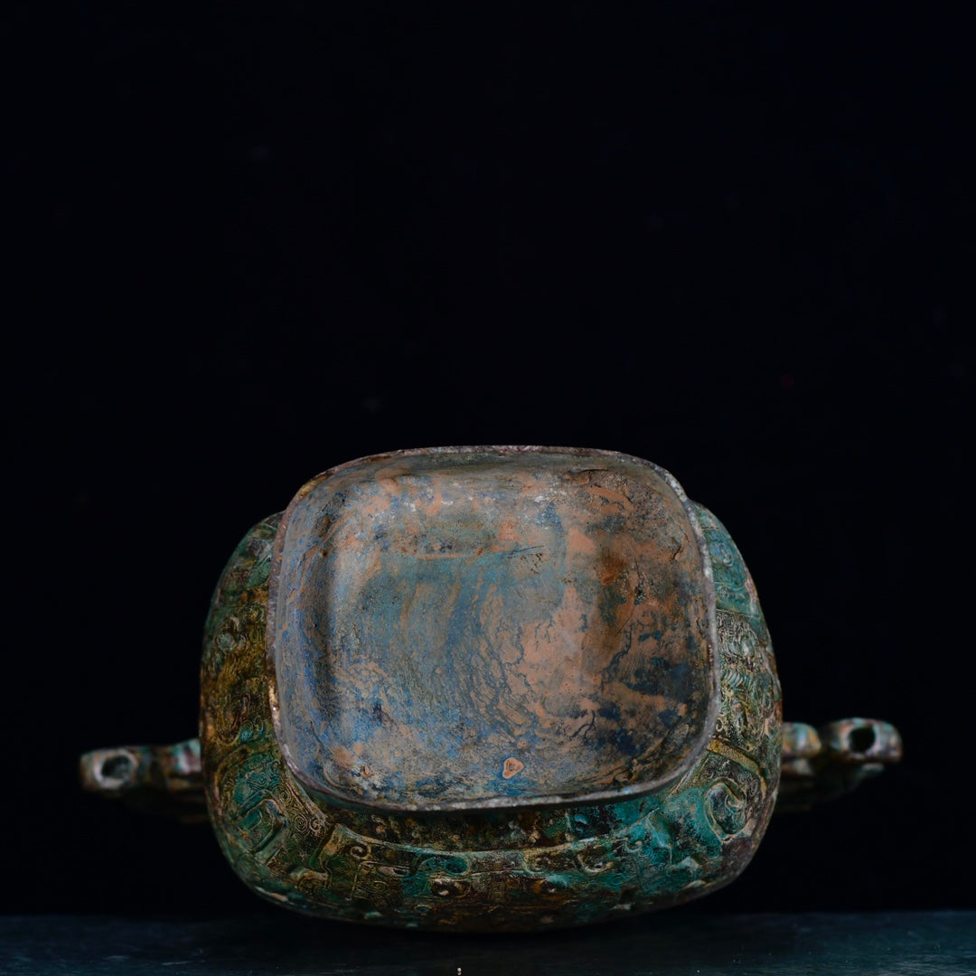 Ancient China Antique Shang Dynasty Bronze Dragon Pattern Vases