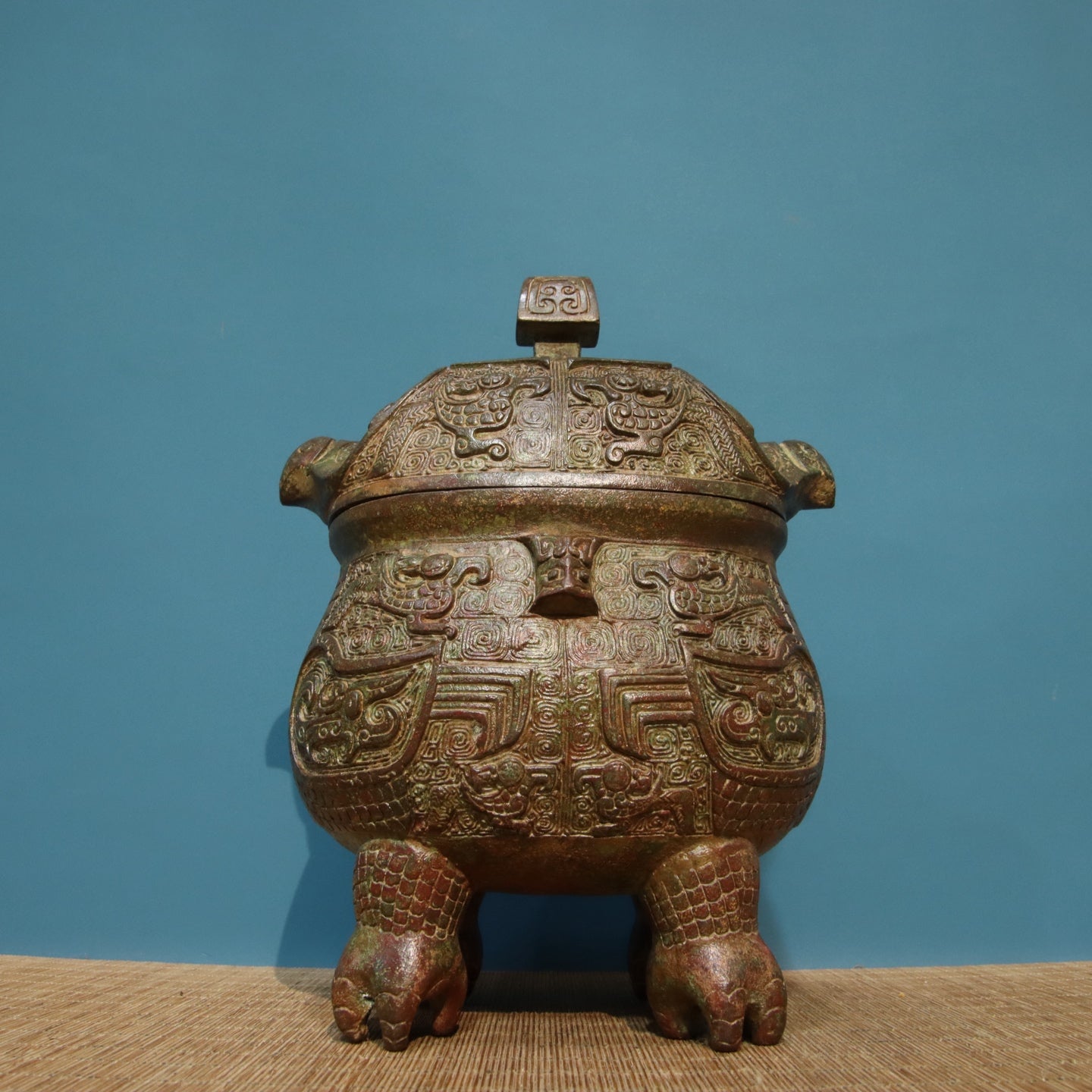 Ancient China Antique Zhou Dynasty Bronze With Inscription God Bird Design Bronze Wine Vessel
