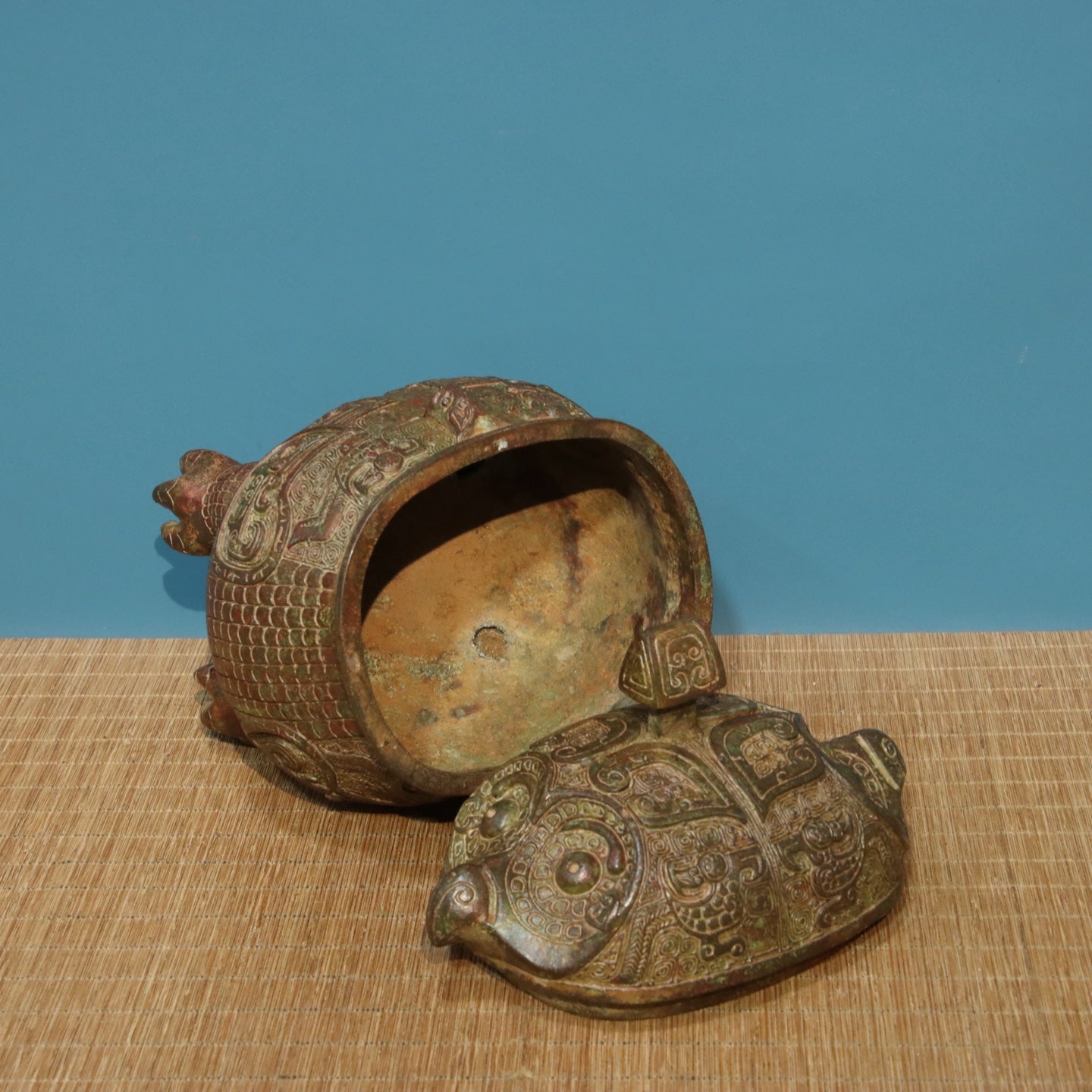 Ancient China Antique Zhou Dynasty Bronze With Inscription God Bird Design Bronze Wine Vessel
