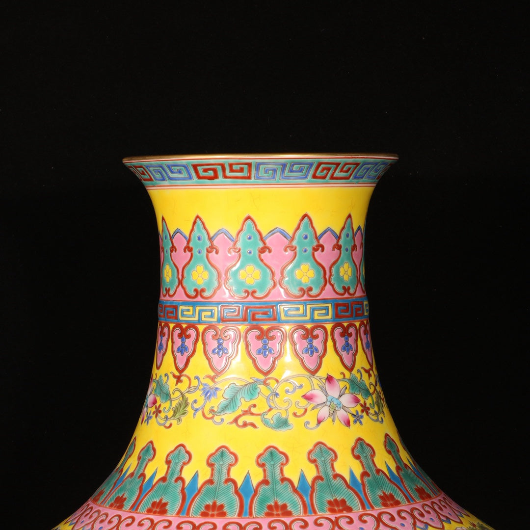 Ancient China Antique Qing Dynasty Qianlong Emperor Enamel Colors Porcelain Dragon Flowers Pattern Porcelain Vases