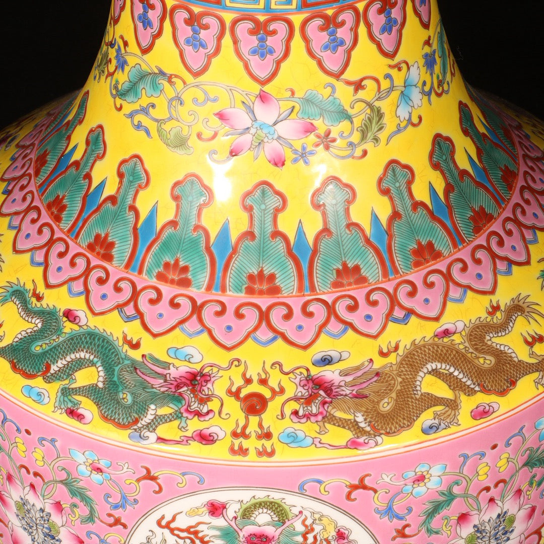 Ancient China Antique Qing Dynasty Qianlong Emperor Enamel Colors Porcelain Dragon Flowers Pattern Porcelain Vases